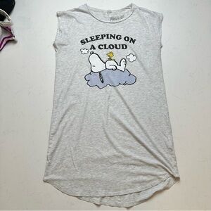 Peanut - Snoopy Sleeping on a Cloud Graphic Sleeper - Medium
